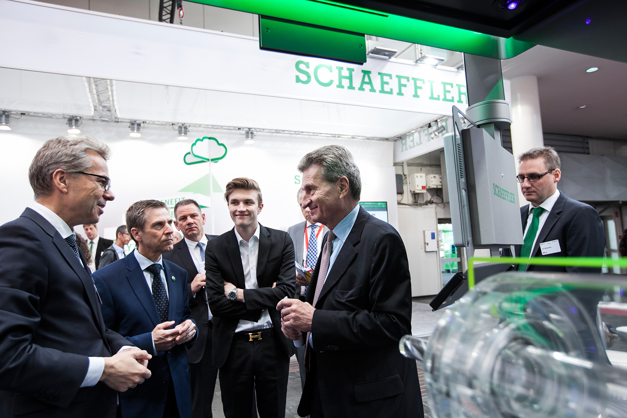 欧盟专员参观舍弗勒展台